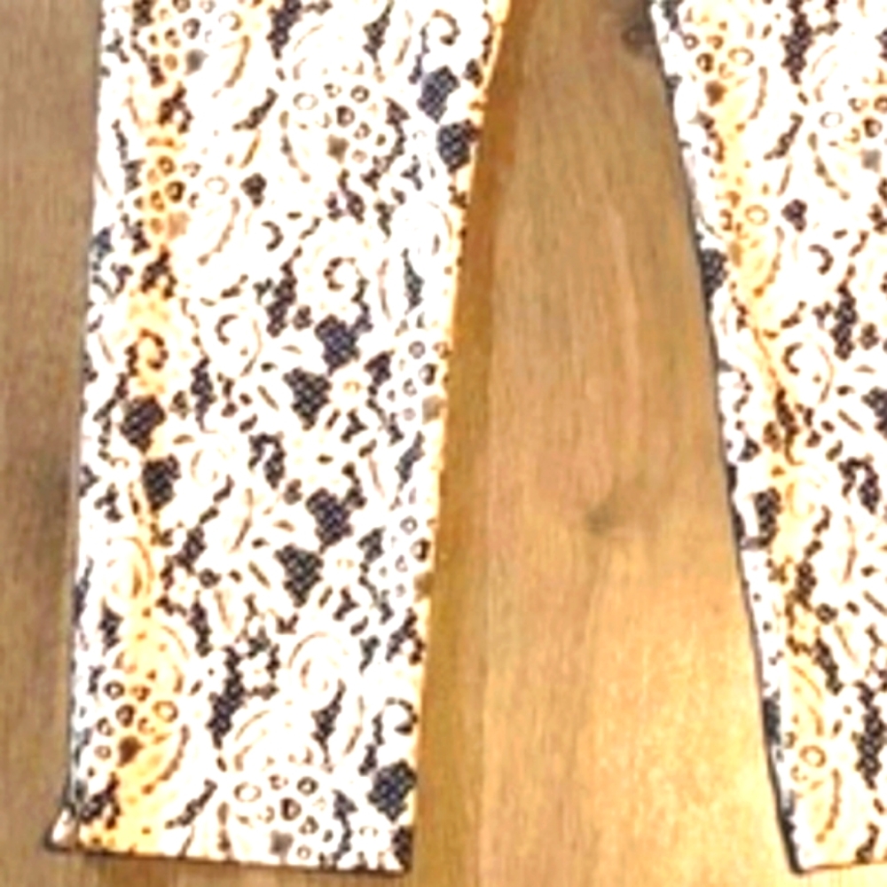 🎀 Superb Chico's Victorian Inspired Black & Ivory Lace Print Pants - S (.5) - Picture 4 of 16